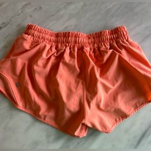 Lululemon Hotty Hot 2.5”- Coral Kiss (light orange) size 6